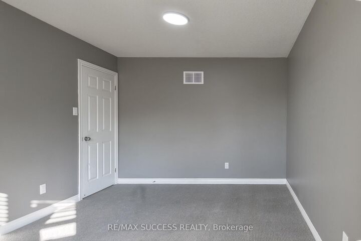 Property Photo:  26 Tomahawk Dr, Main, Drive  ON L3M 5G4 