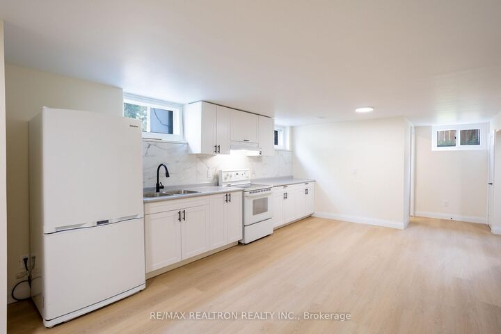 Photo de la propriété:  322 Shanty Bay Road Bsmt  ON L4M 1E7 