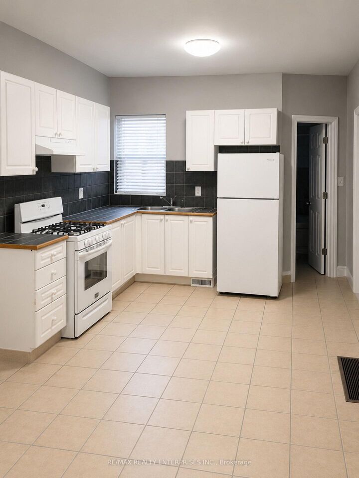 Property Photo: 1136 Dufferin Street Main ON M6H 4B6