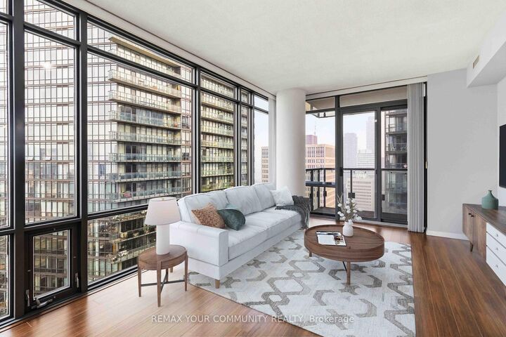Property Photo: 38 Grenville Street 3102 ON M4Y 1A5