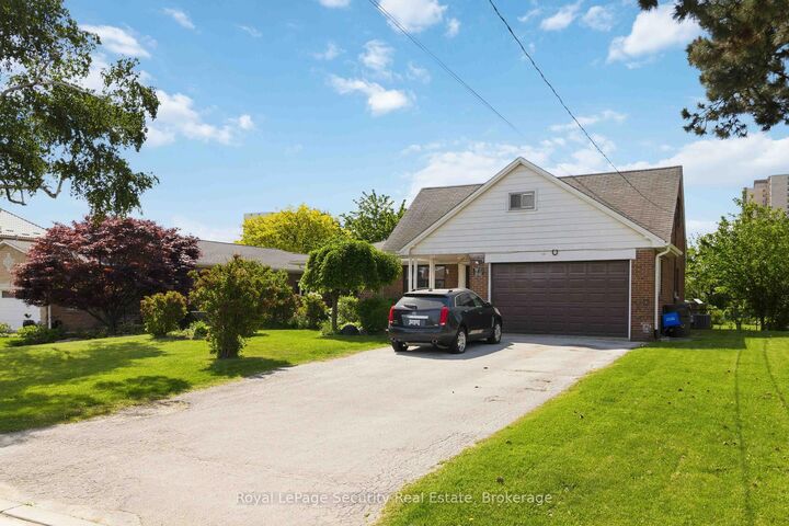 Property Photo: 73 St Andrews Boulevard ON M9R 1W4