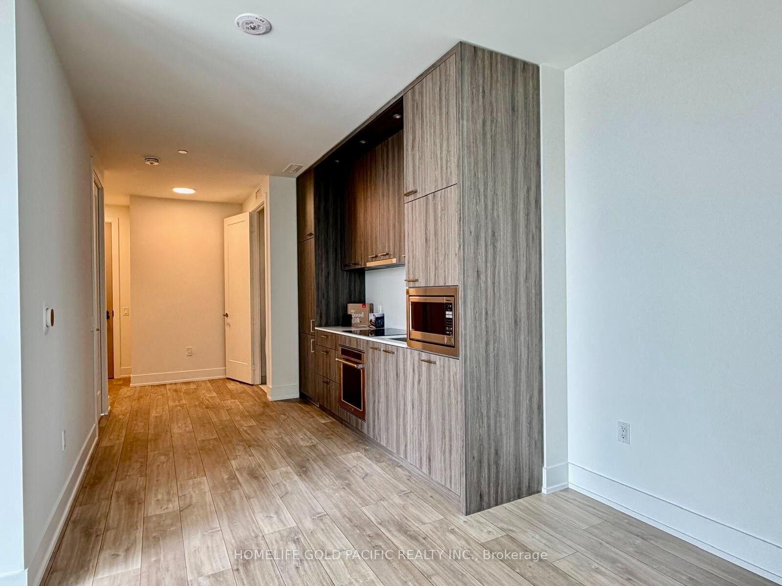Property Photo: 858 Dupont Street Ph01 ON M6G 0C1