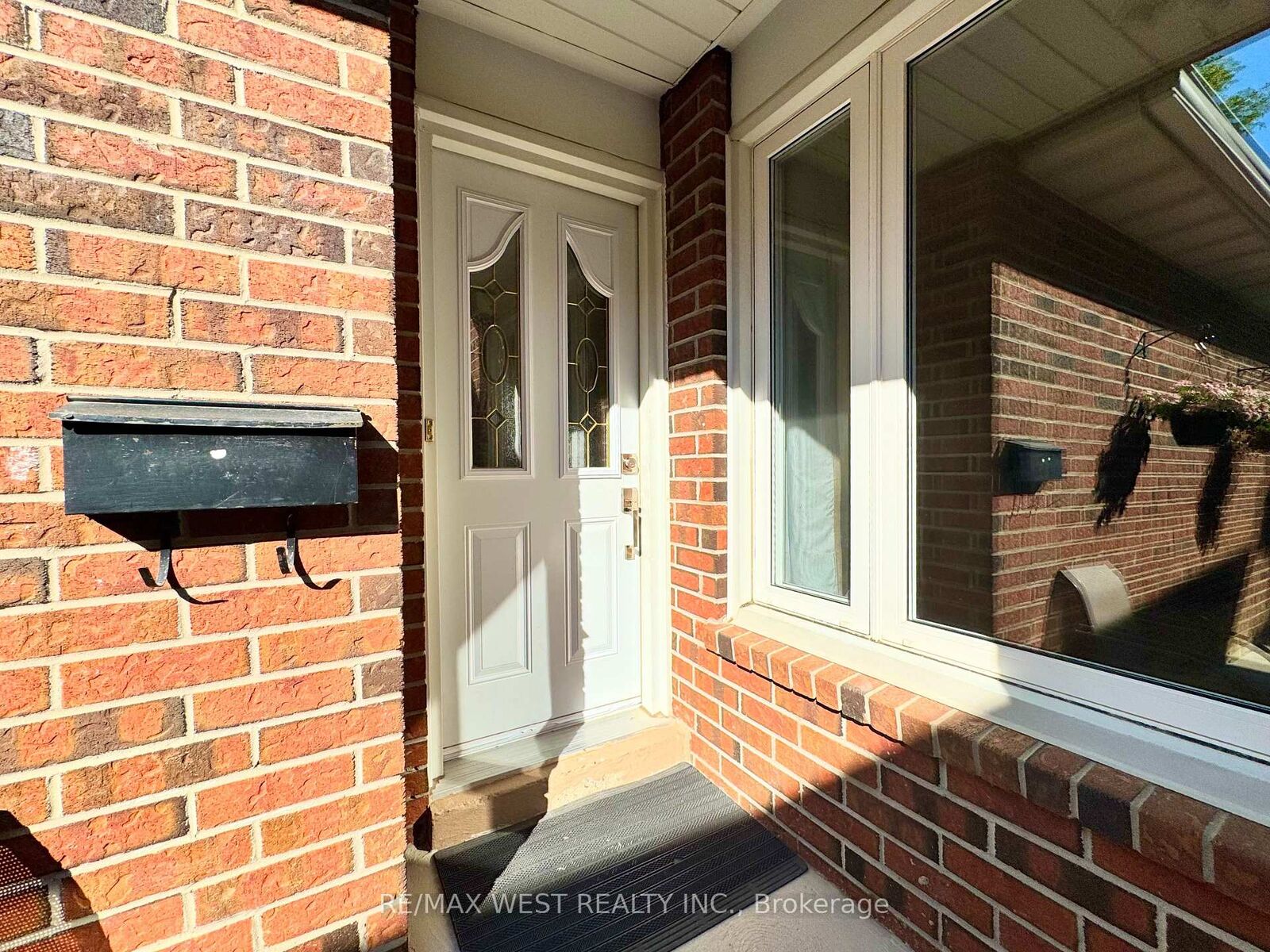 Property Photo: 40 Maplehurst Square ON L6Z 1J6