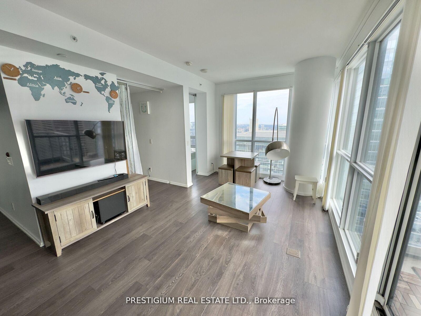 Property Photo: 70 Temperance Street 4906 ON M5H 0B1