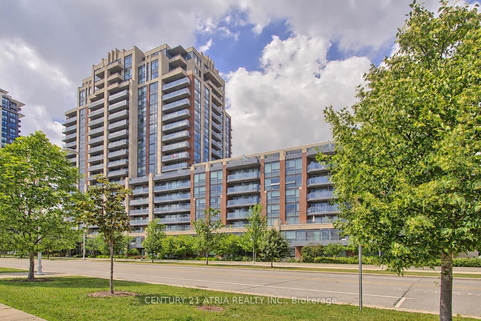 Property Photo: 18 Uptown Drive 223 ON L3R 5M5