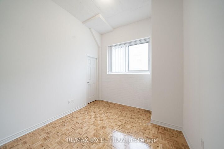 Property Photo: 1401 Dupont Street 617 ON M6H 4J7