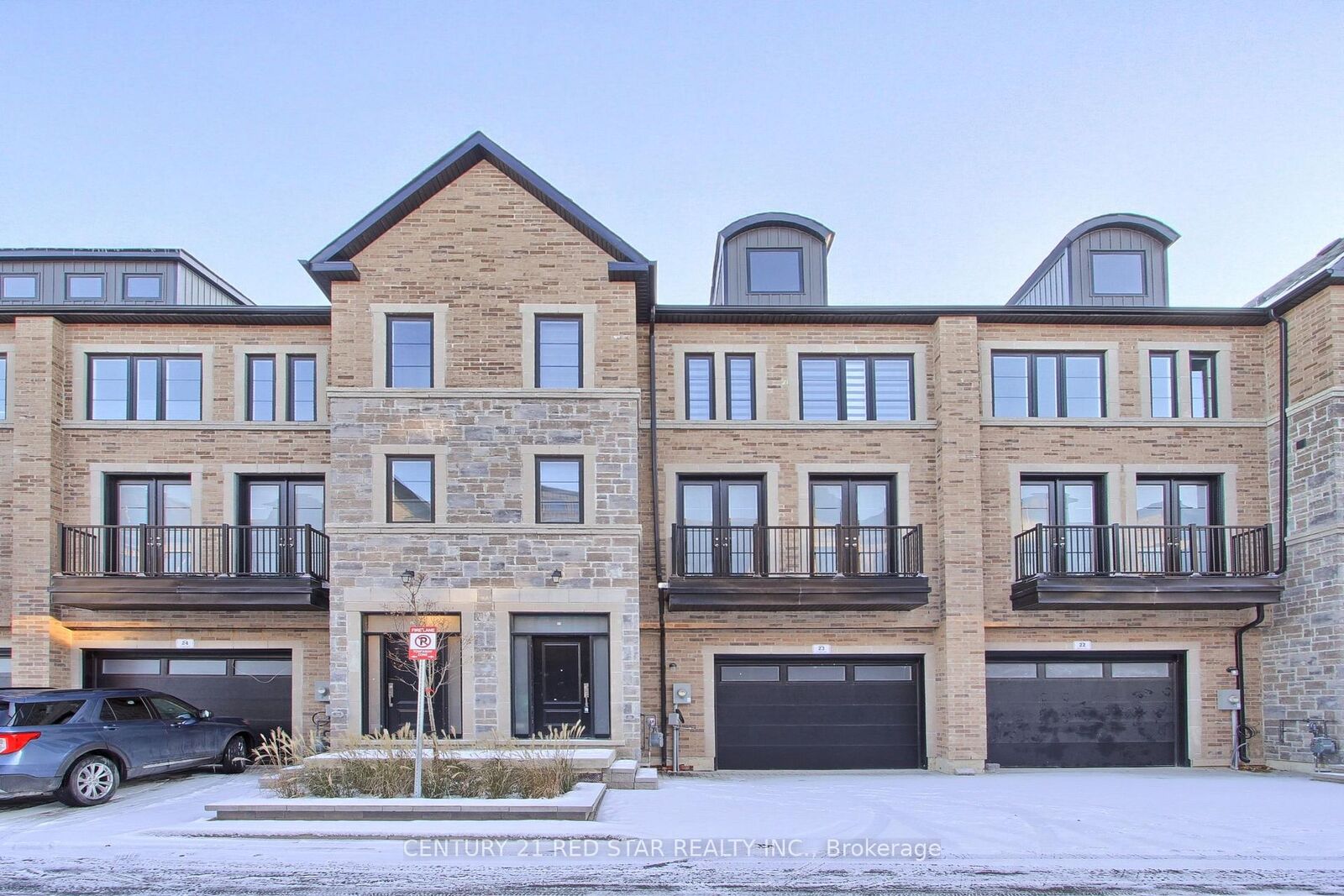 Property Photo: 260 Eagle Street 23 ON L3Y 1K1