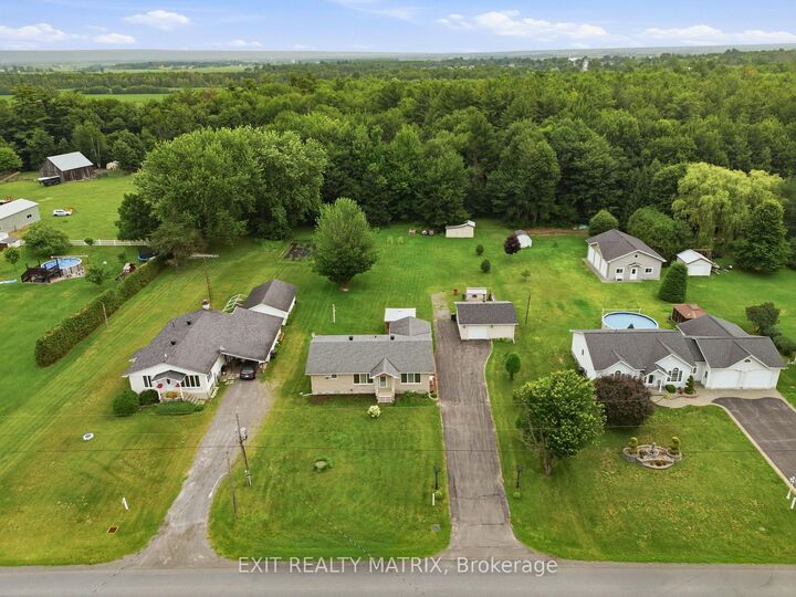 Property Photo: 563 Lajeunesse Road ON K0B 1A0