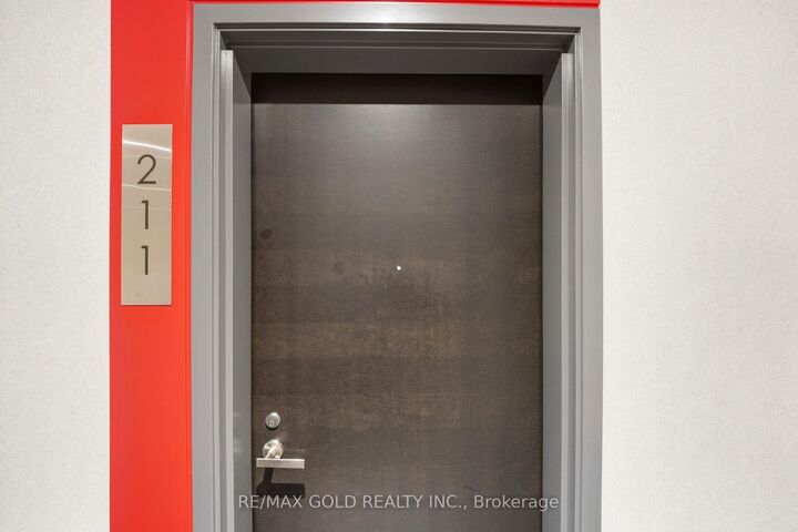 Property Photo: 5025 Harvard Road 211 ON L5M 0W6