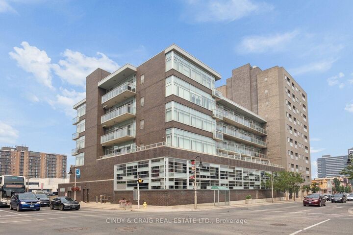44 Bond Street W 305 — photo 1
