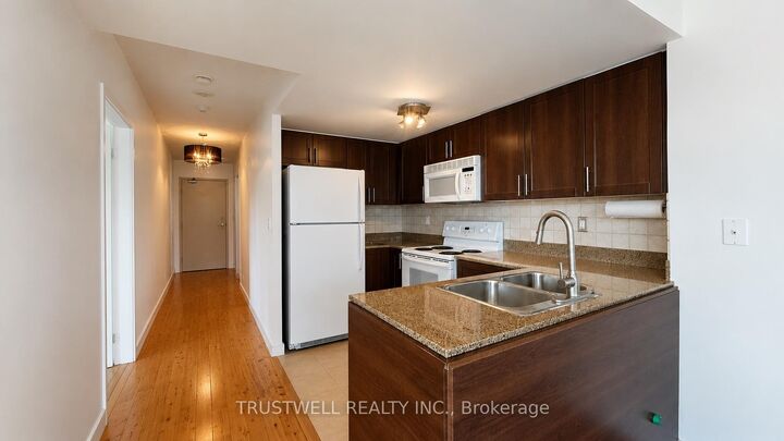 Property Photo: 381 Front Street W 1802 ON M5V 3R8