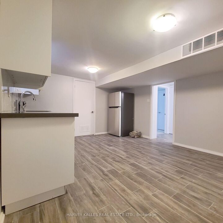 Property Photo:  114 Empress Avenue Lower  ON M2N 3T6 