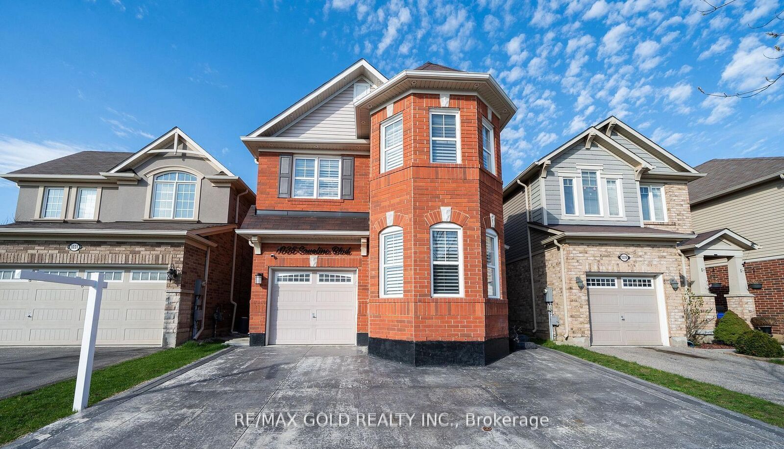 Property Photo: 1035 Savoline Boulevard ON L9T 8P2