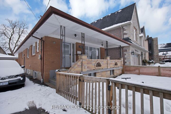 Property Photo: 934 Beechwood Avenue Lower ON L5G 4E2
