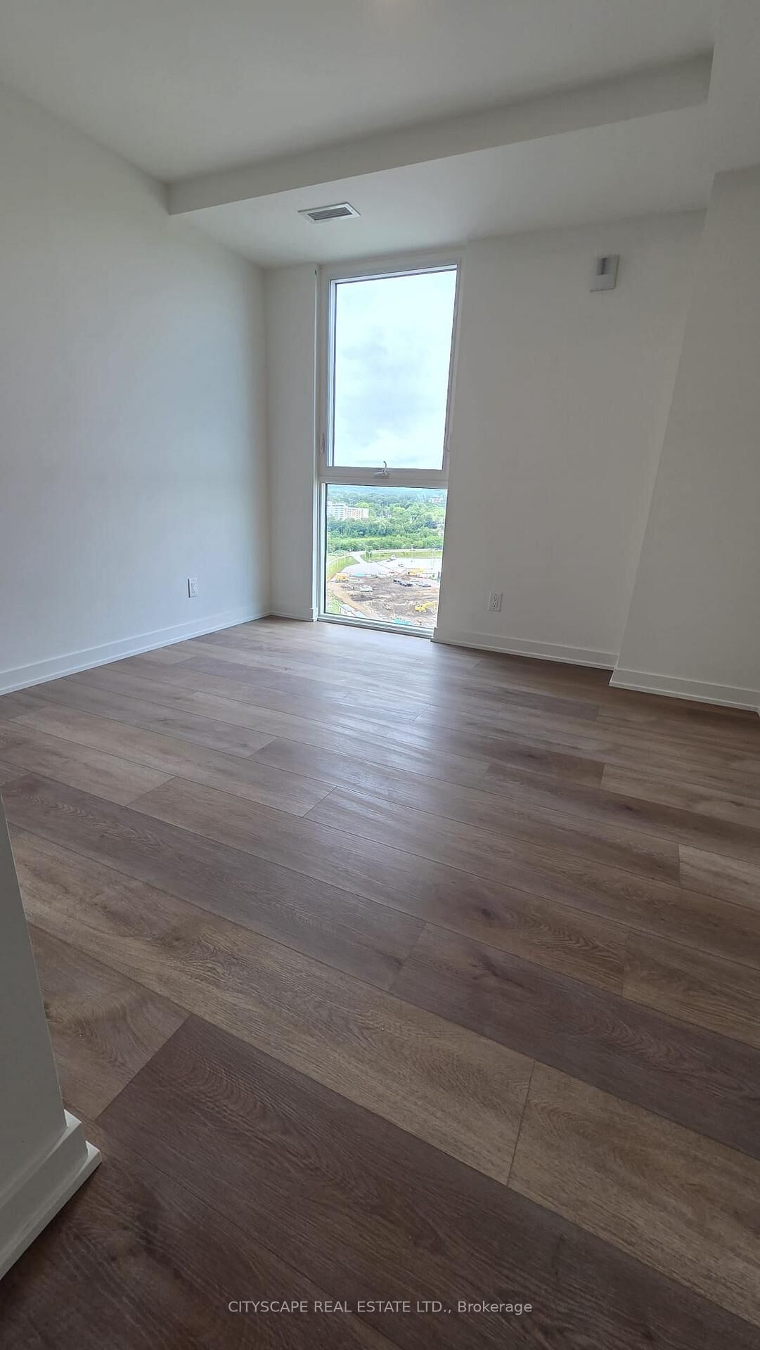 Property Photo: 33 Erie Avenue 1801 ON N3S 0K7