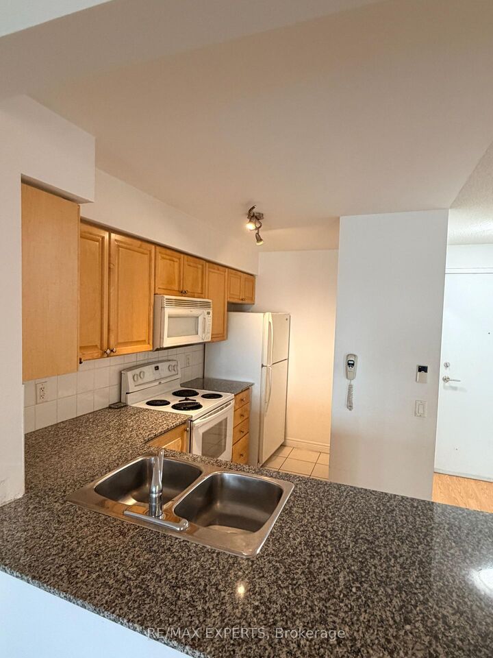 Property Photo:  83 Borough Drive 701  ON M1P 5E4 
