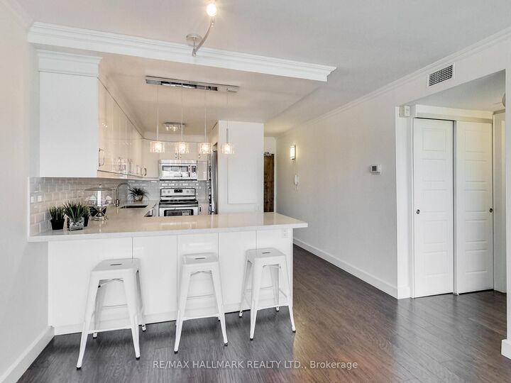 Property Photo: 914 Yonge Street 1509 ON M4W 3C8