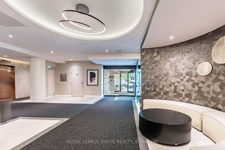 Property Photo: 550 Webb Drive 1409 ON L5B 3Y4