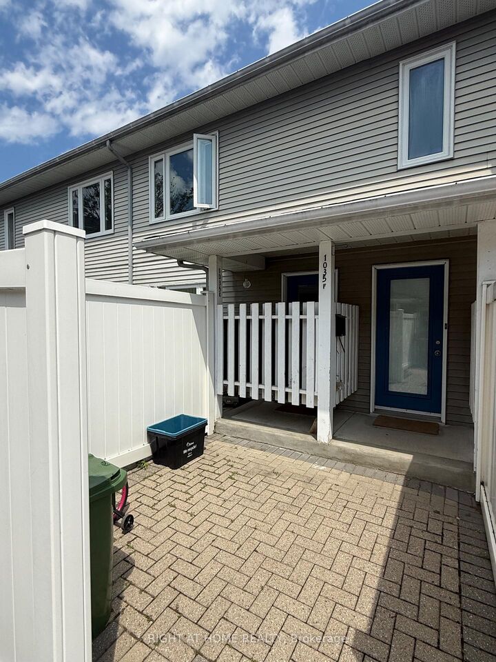 Property Photo: 1035 Cummings Avenue ON K1J 9K5