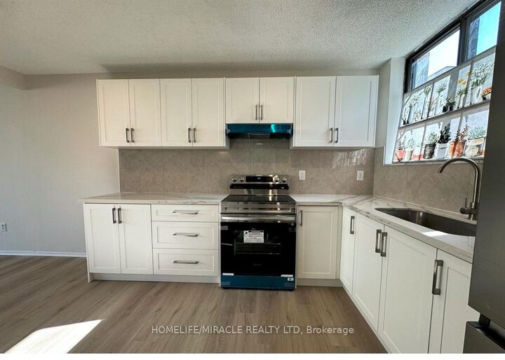 Property Photo: 665 Kennedy Road 303 ON M1K 5E2