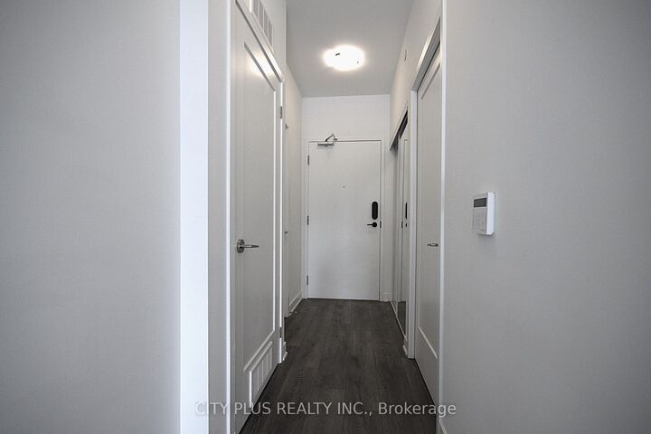 Property Photo: 105 Oneida Crescent 809 ON L4B 0H6