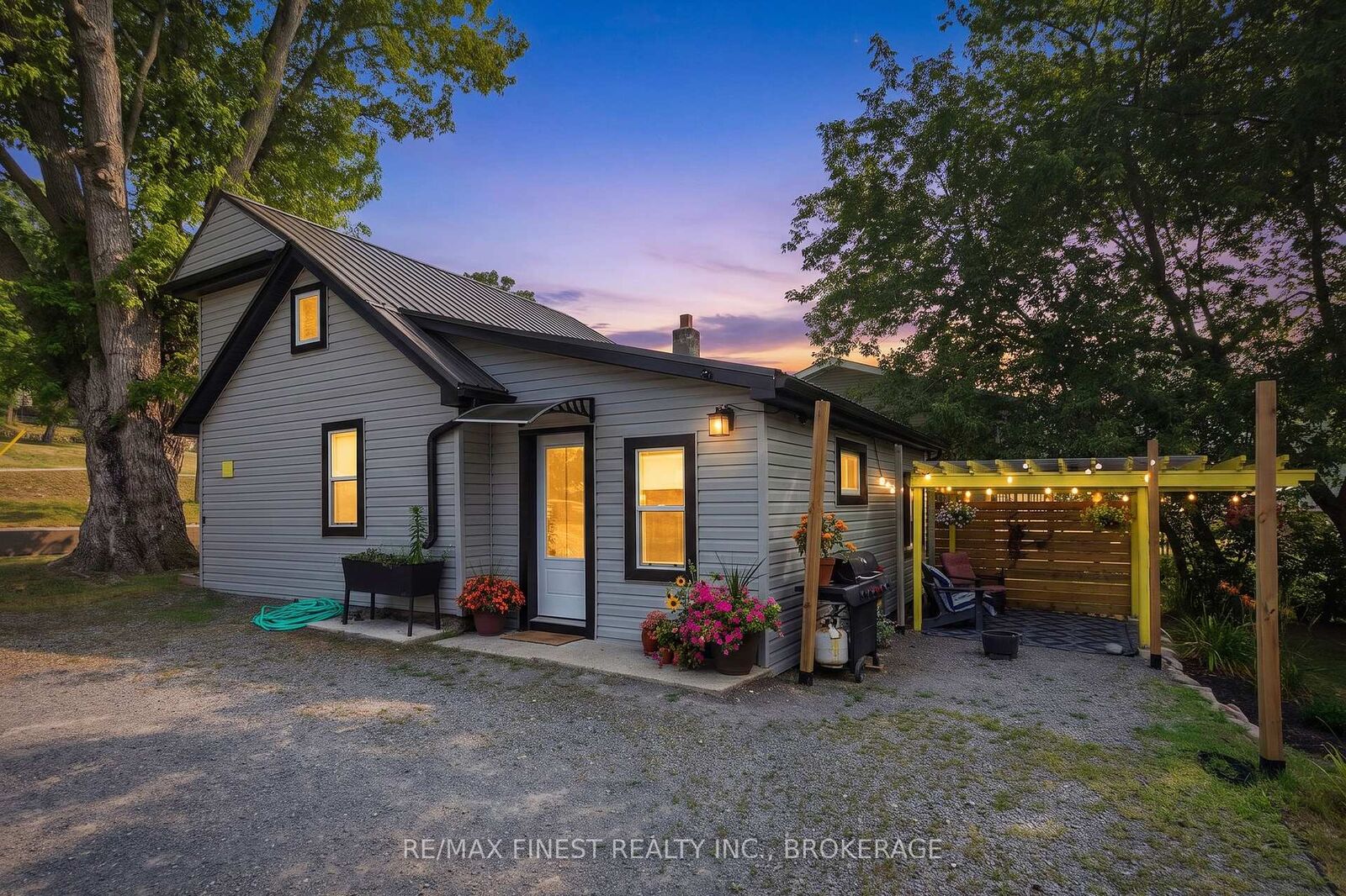 Property Photo: 414 Dundas Street ON K0K 1X0