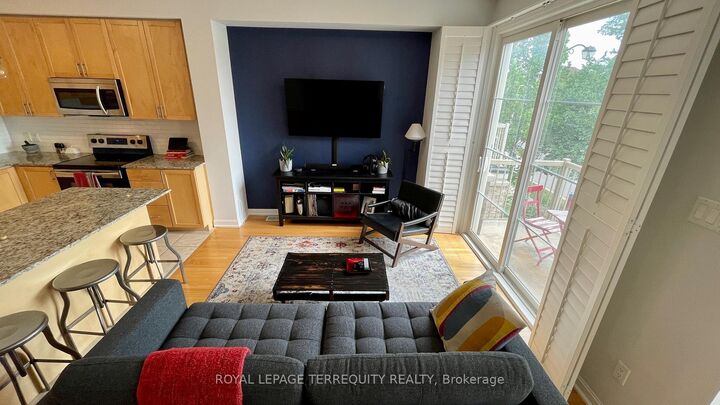 Property Photo:  165 Hampshire Way 152  ON L9T 8M7 