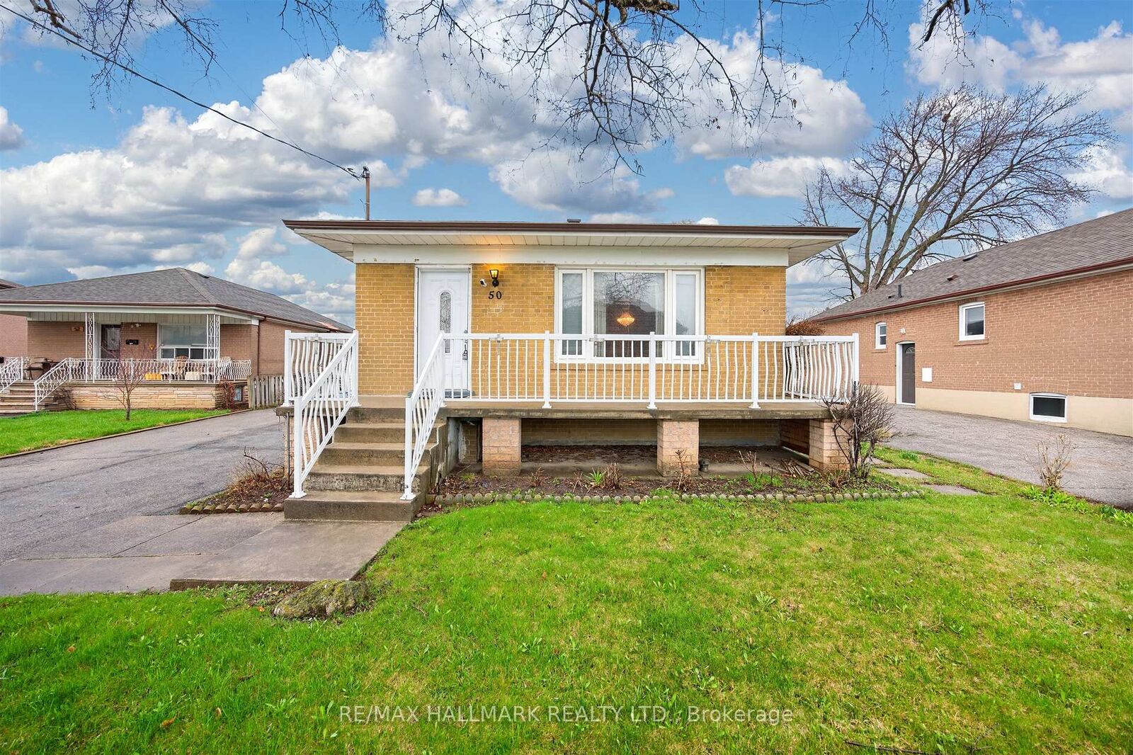 Property Photo: 50 Dorking Crescent ON M3M 2B6