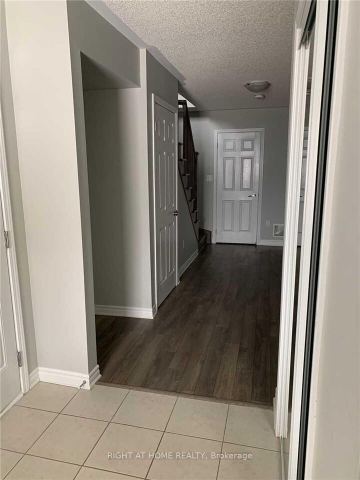 Property Photo: 293 Eves Gate ON L9E 0A2