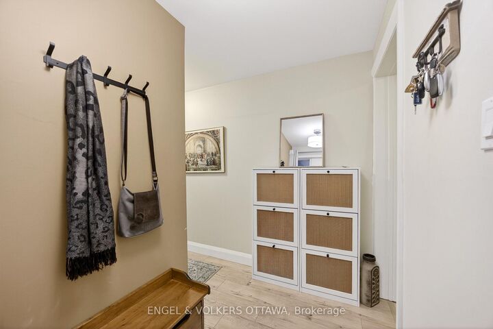 Property Photo: 35 Robinson Avenue B ON K1N 8N8