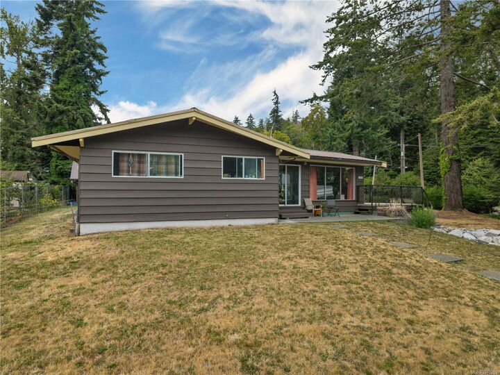 Property Photo: 3479 Fraser Rd BC V9N 9P5