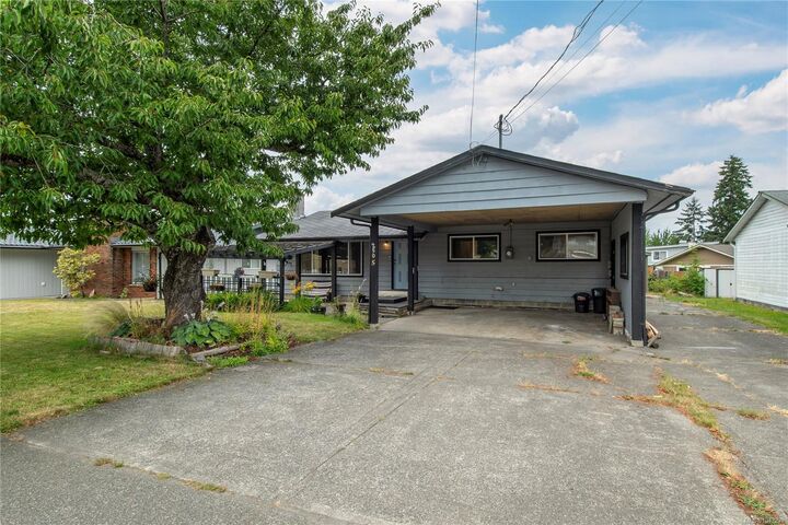 Property Photo: 2505 Alder St S BC V9W 5T3