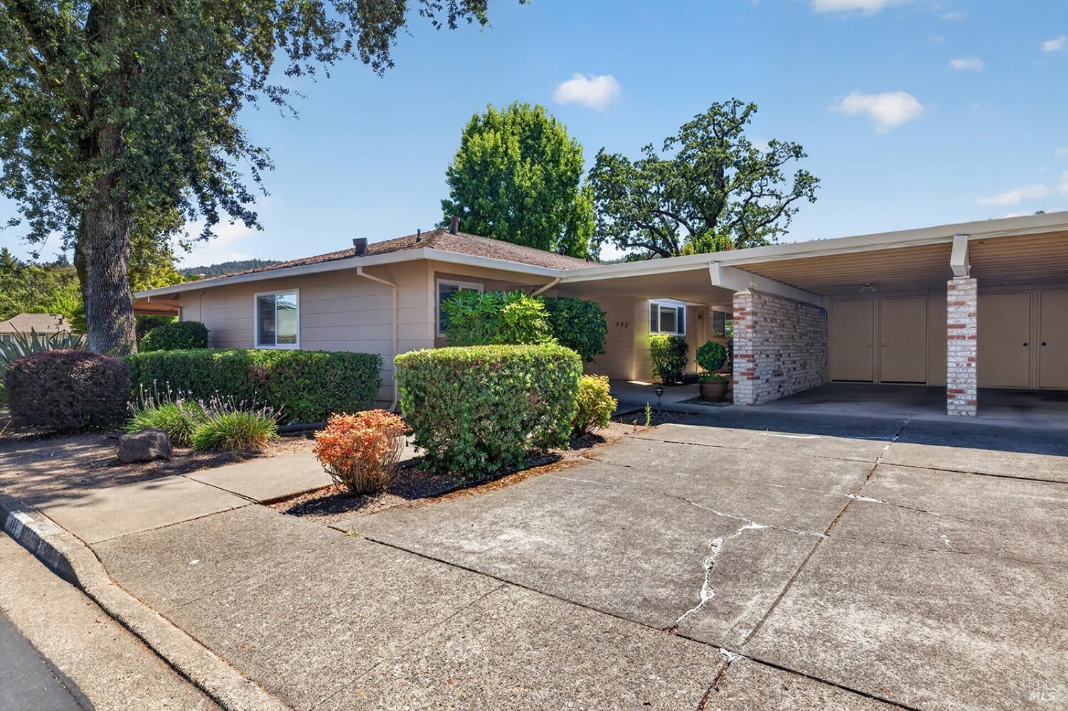 Property Photo: 402 Meadowgreen Drive CA 95409