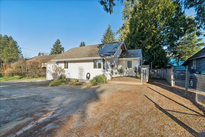 21339 Dewdney Trunk Road — photo 1