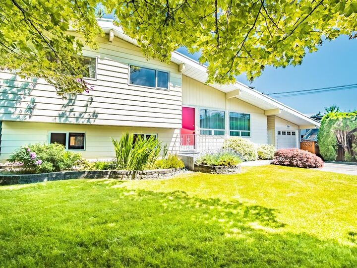 Property Photo: 755 Egmont Avenue BC V3J 4J7