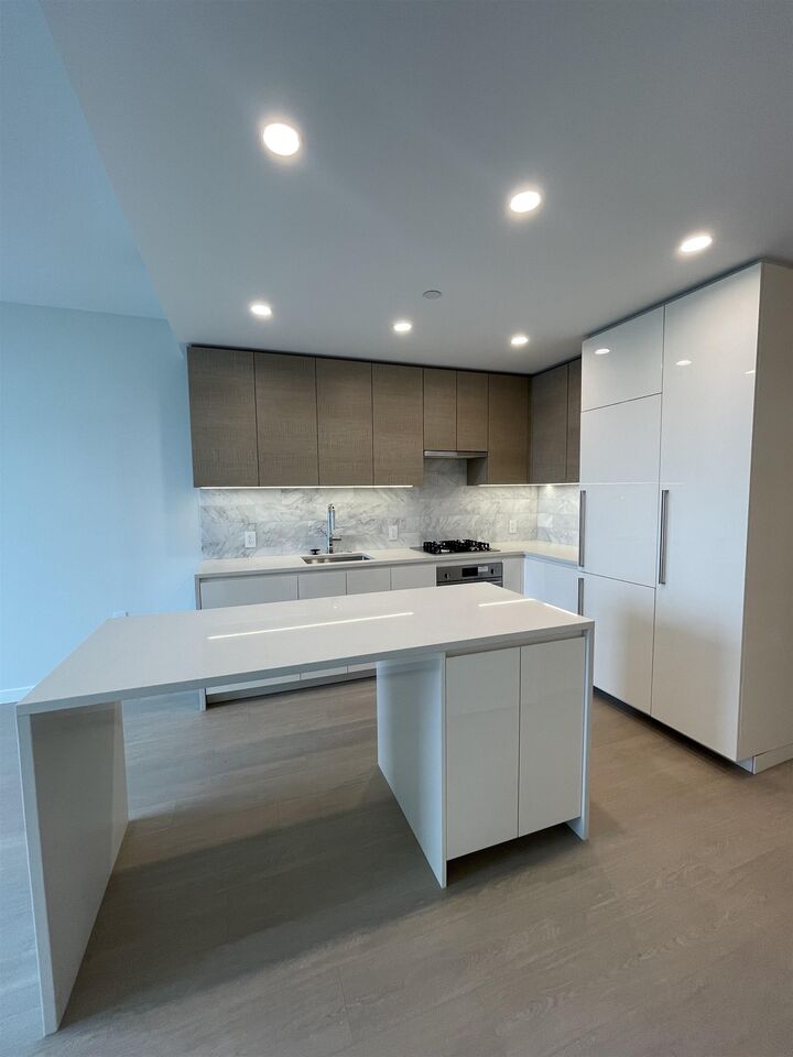 Property Photo: 2186 Gilmore Avenue 1804 BC V5C 0N7