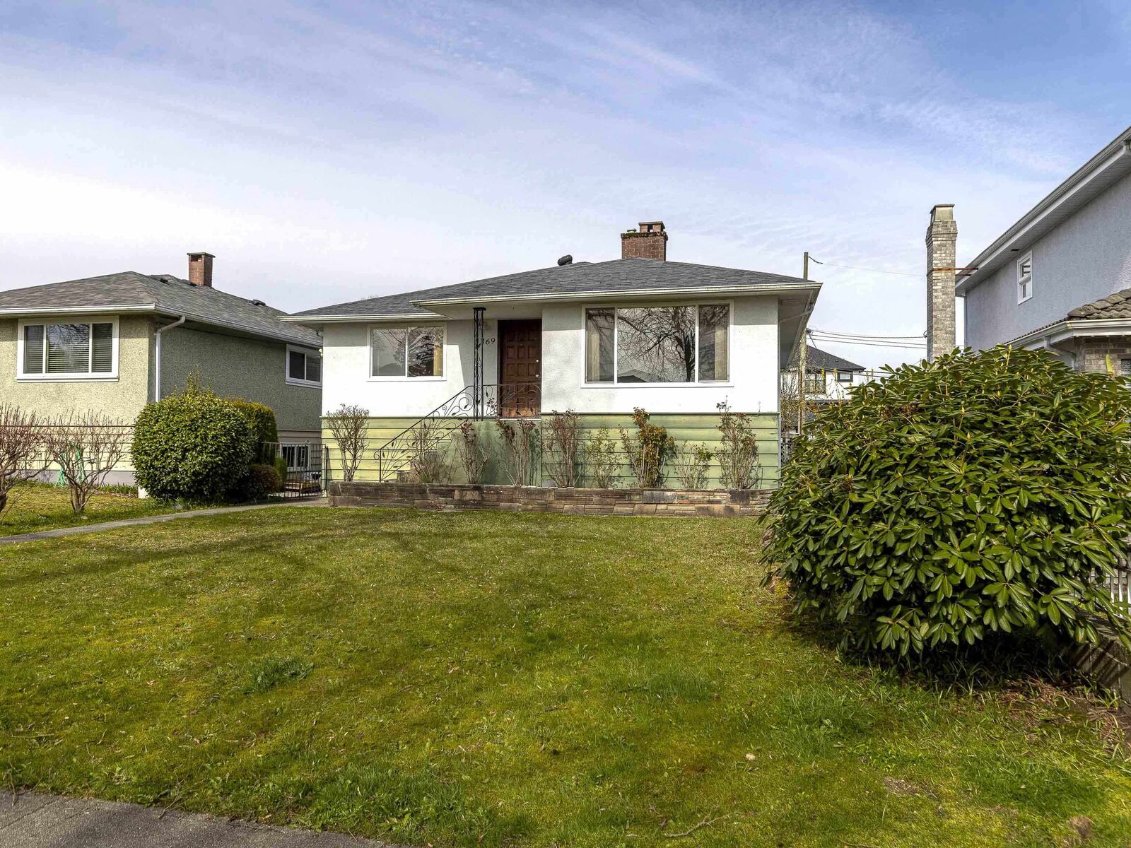 Property Photo: 3369 Price Street BC V5R 5P8