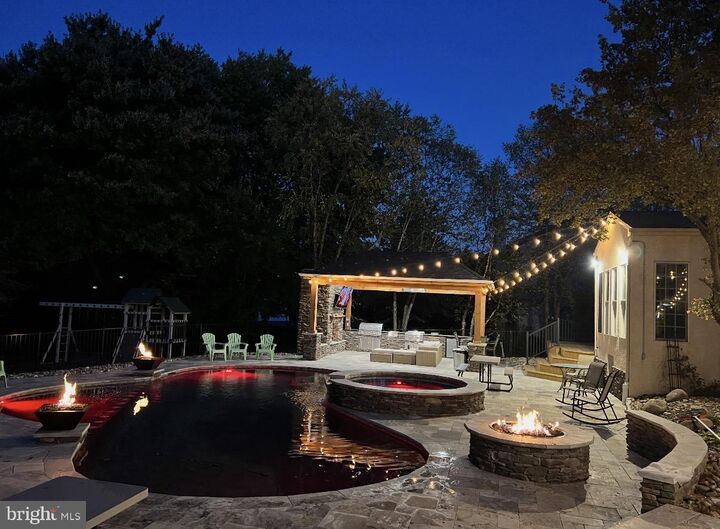 Property Photo: 694 Lindsey Way PA 19044
