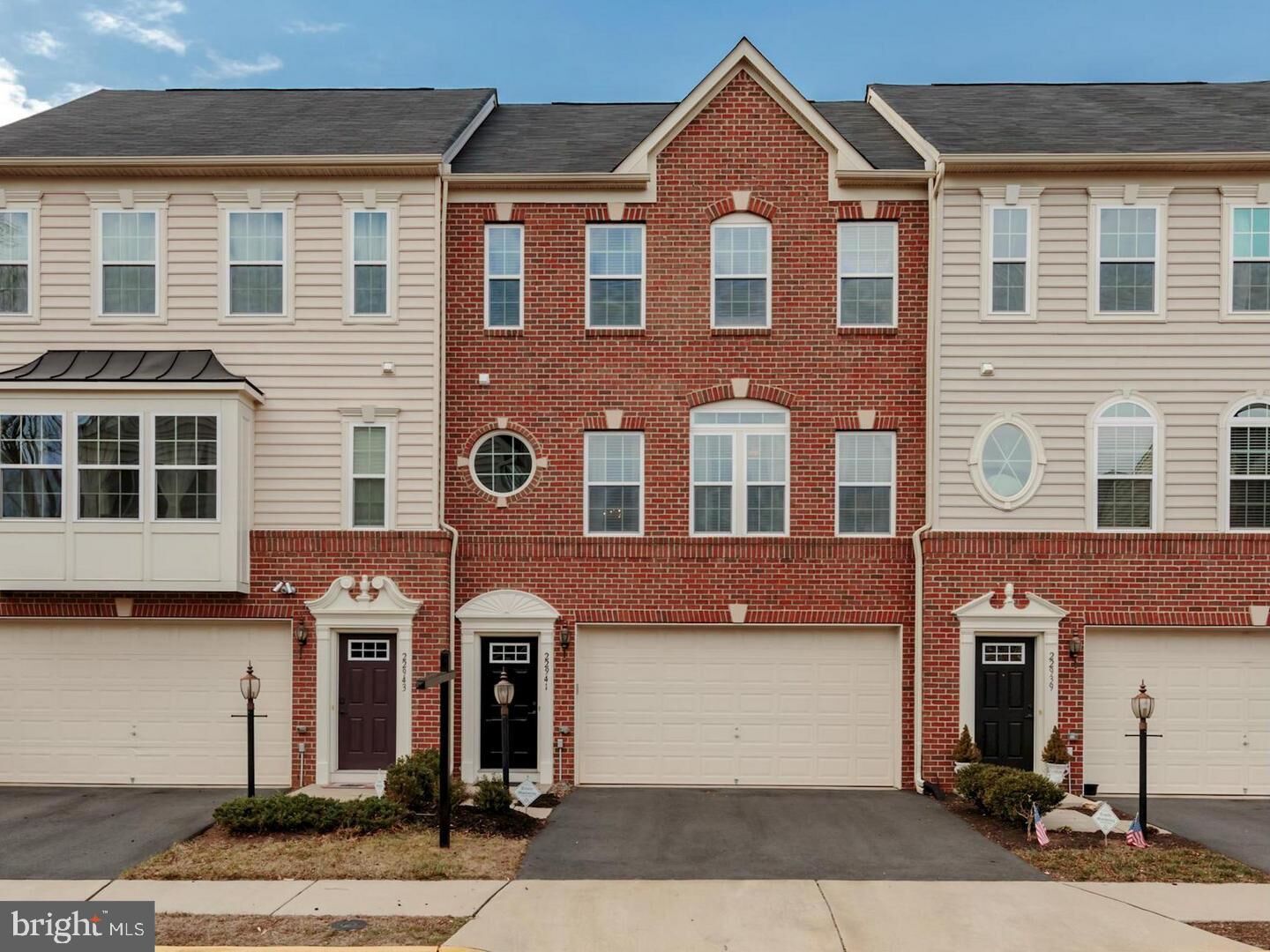 Property Photo: 22941 Chinkapin Oak Terrace VA 20166