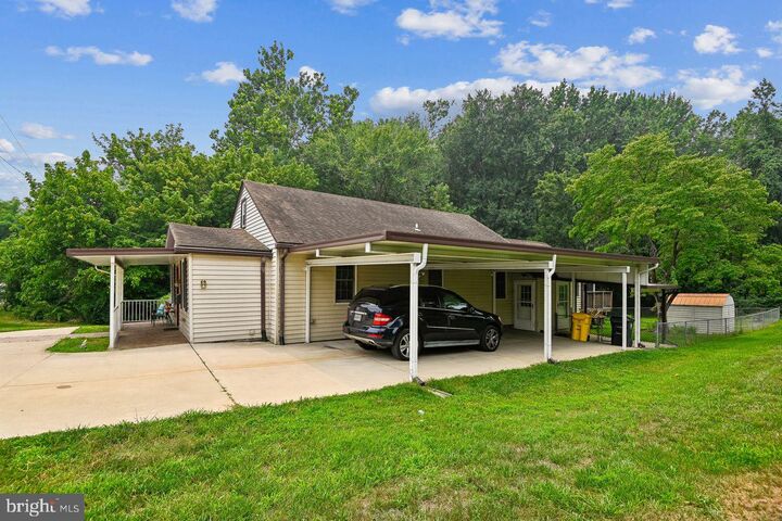 Property Photo: 289 Brock Bridge Road MD 20724