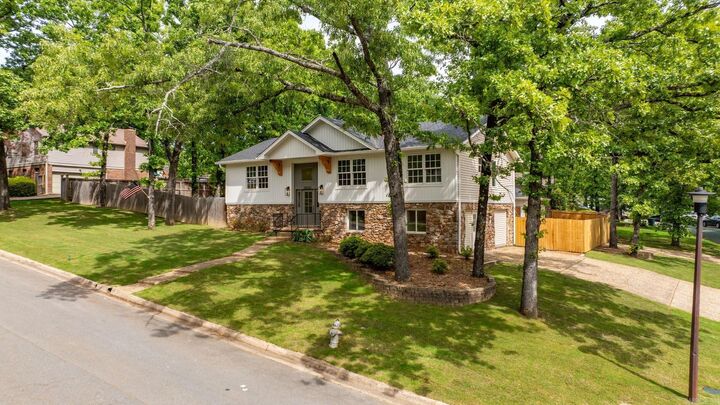 Property Photo: 10600 Crestdale Lane AR 72212