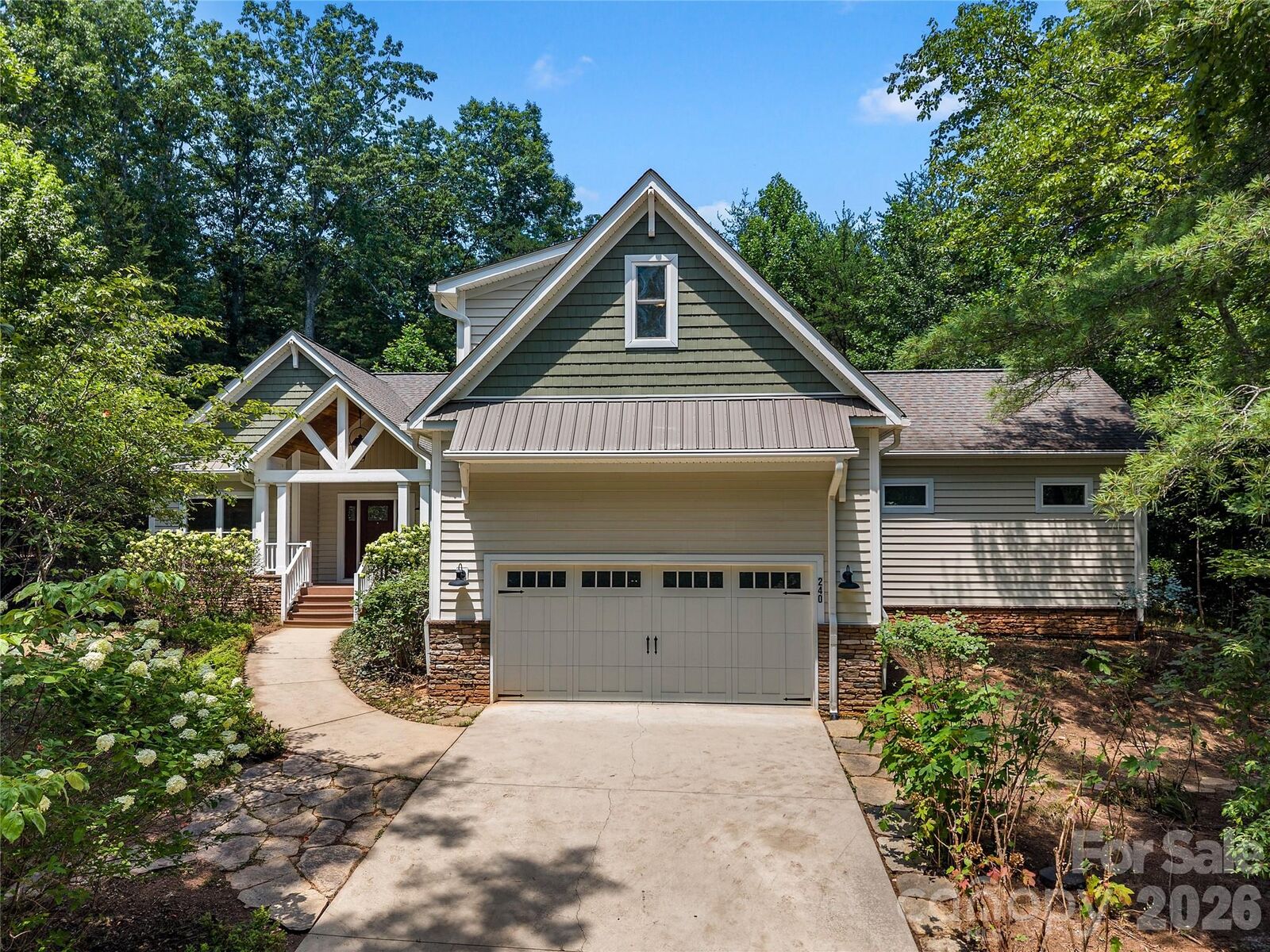 Property Photo: 240 Persimmon Hill Drive NC 28722