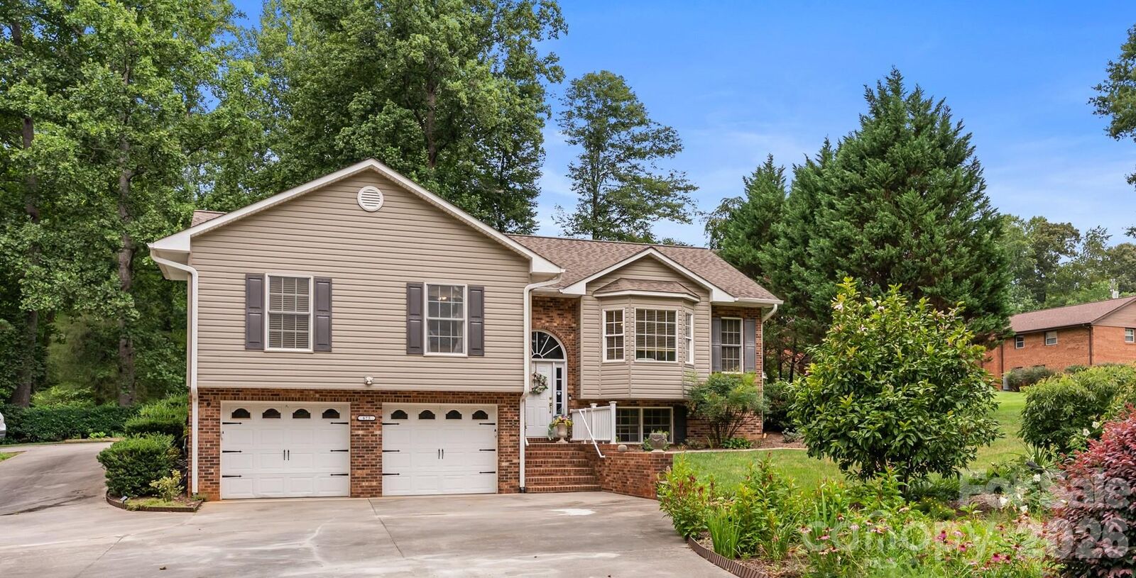 Property Photo:  675 Country Club Road  NC 28697 