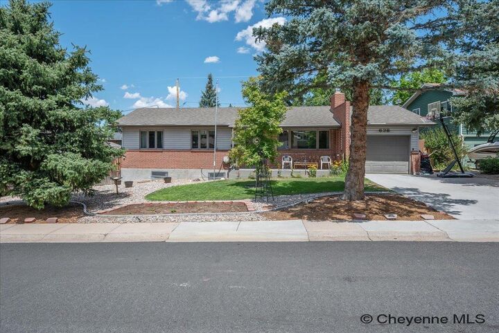 Property Photo: 638 Hirst St WY 82009