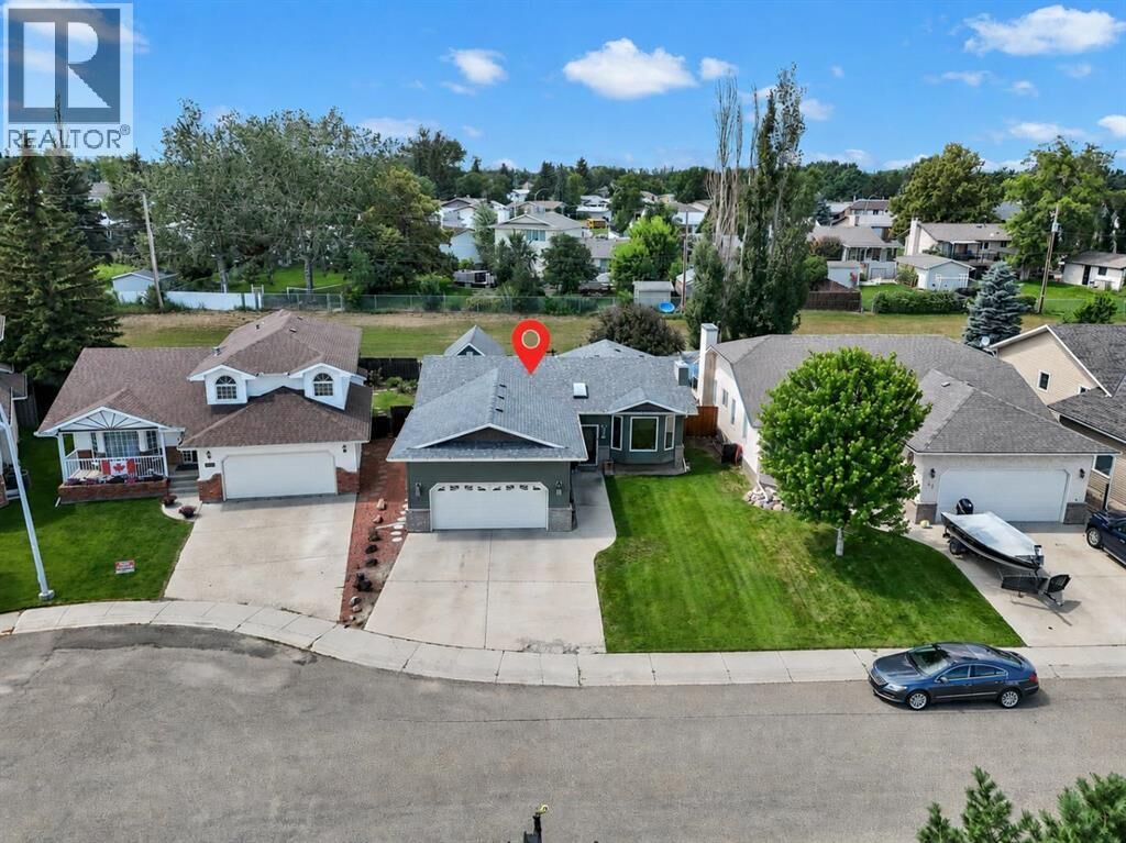 Property Photo: 39 Parkland Close East AB T1R 0M2