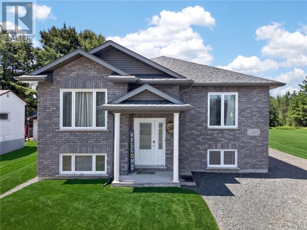 Property Photo: 4225 Frost Avenue ON P3P 1E3