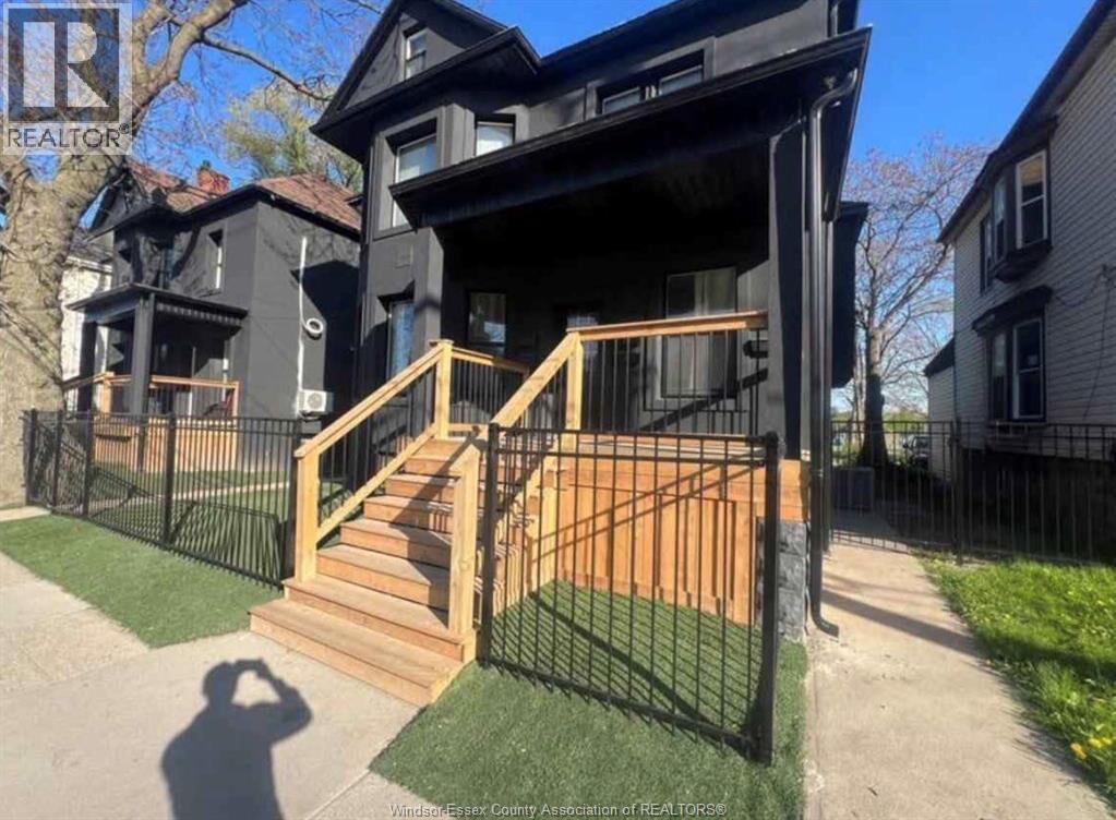 Property Photo:  429 Wyandotte Lower  ON N9A 5X5 