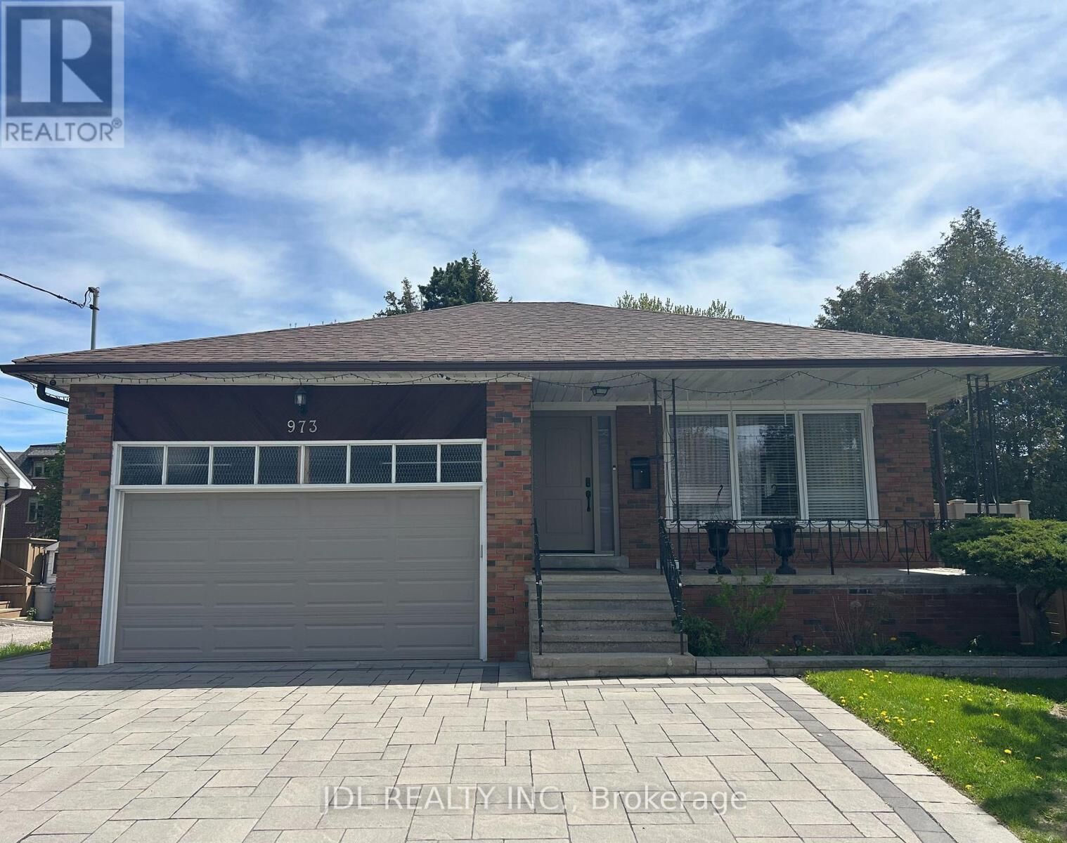 Property Photo: 973 Willowdale Ave Avenue Unit B ON M2M 3C6
