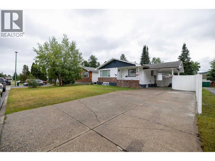 Property Photo: 331 Killoren Crescent BC V2M 6J8