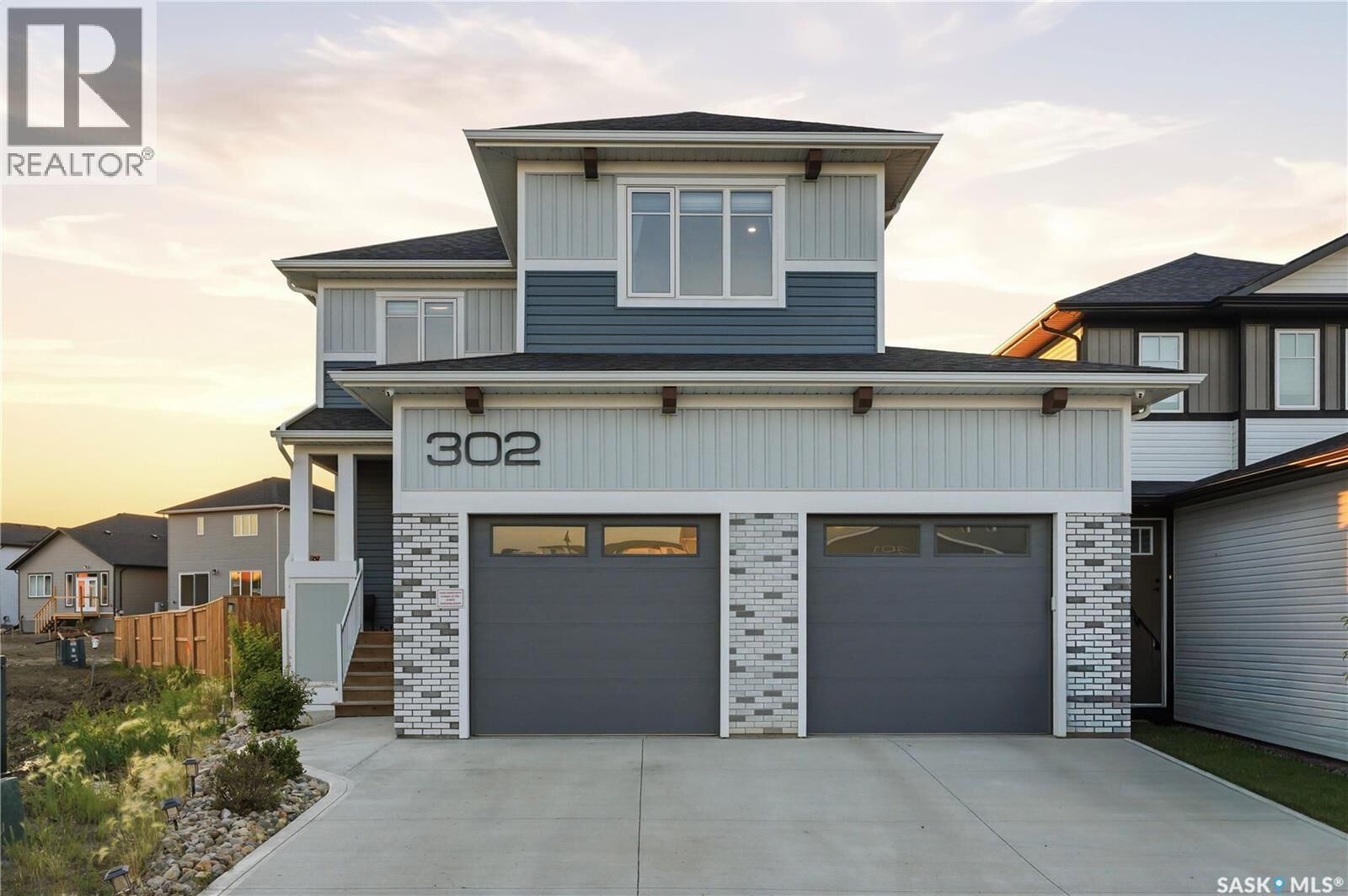Property Photo:  302 Chelsom Manor  SK S7V 1R3 